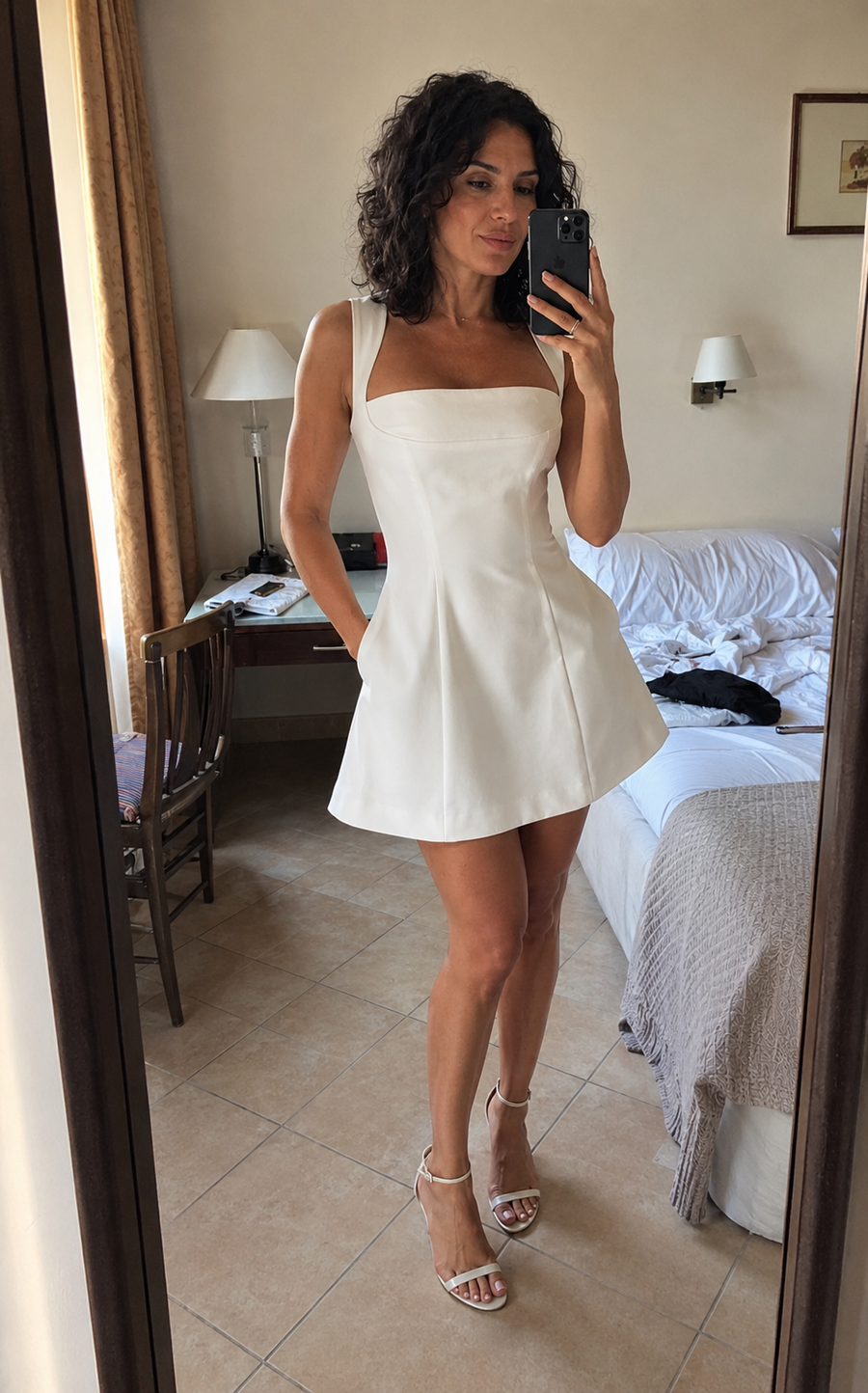 Isla Mini Dress getragen, Look 1 von 3